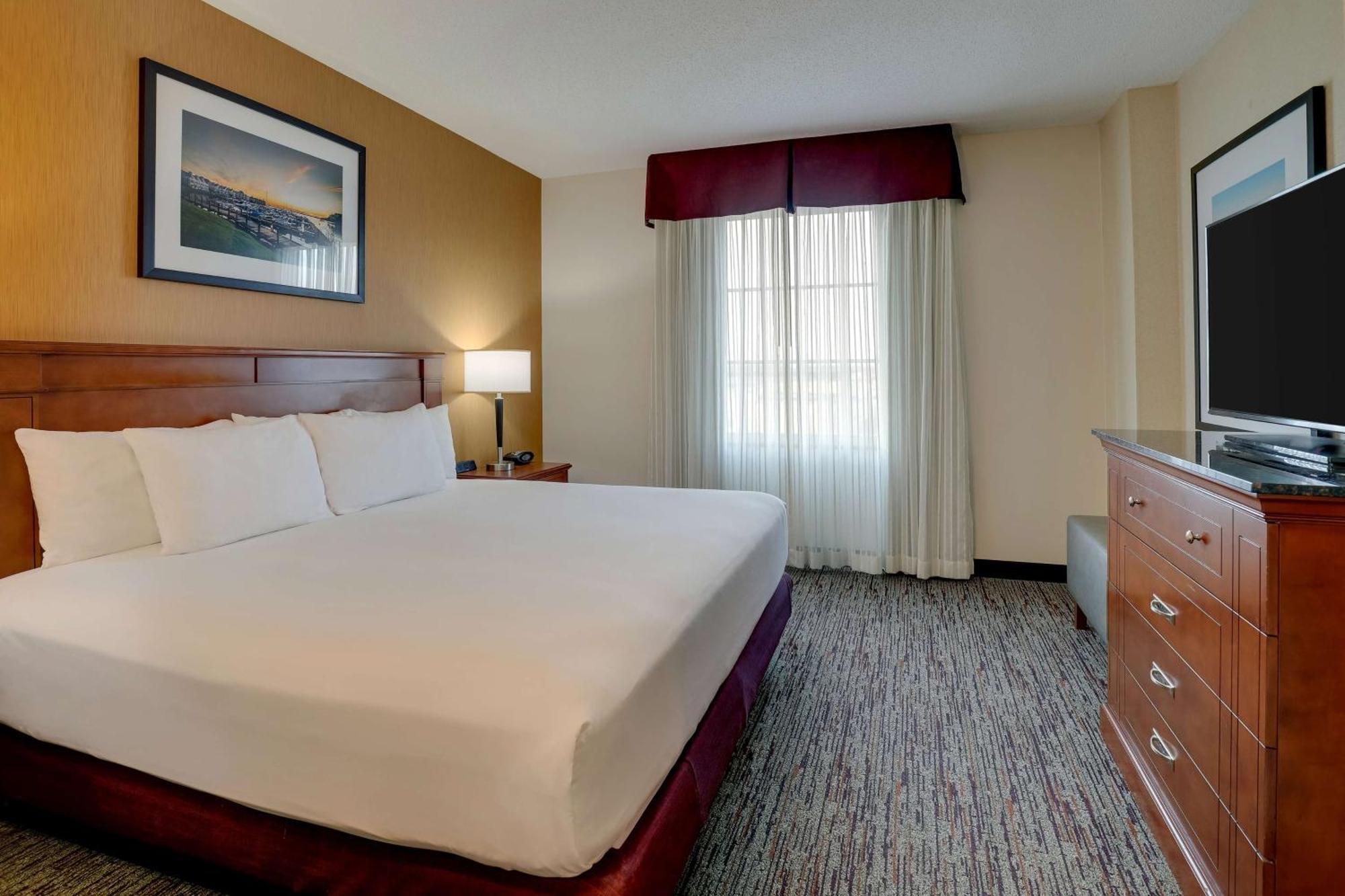 Drury Inn & Suites Charlotte Northlake Exterior foto