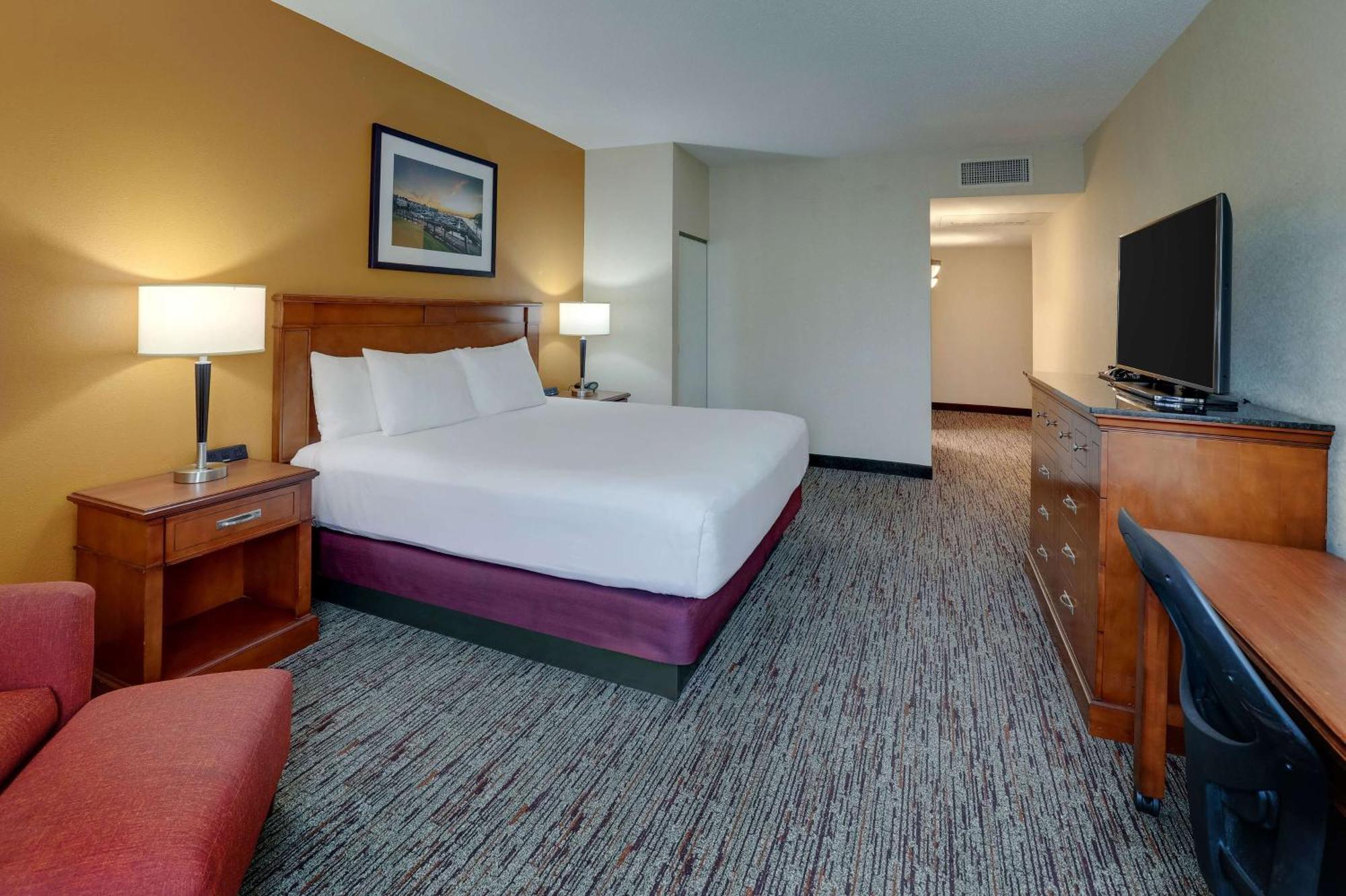 Drury Inn & Suites Charlotte Northlake Exterior foto